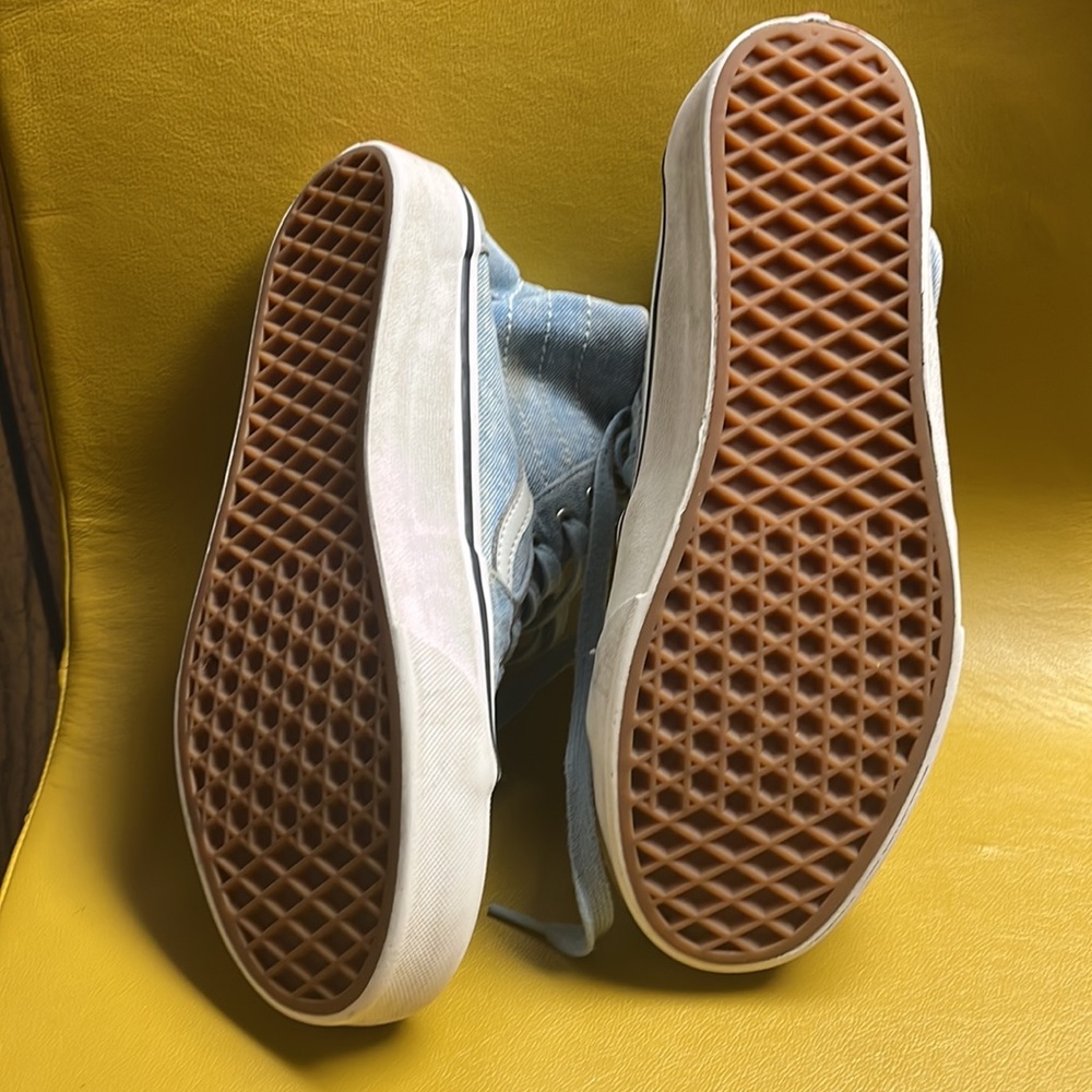 Vans - Picture 3 of 6
